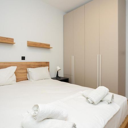 Elegance Apartment 2 Bedroom Suites เทสซาโลนิกิ ภายนอก รูปภาพ