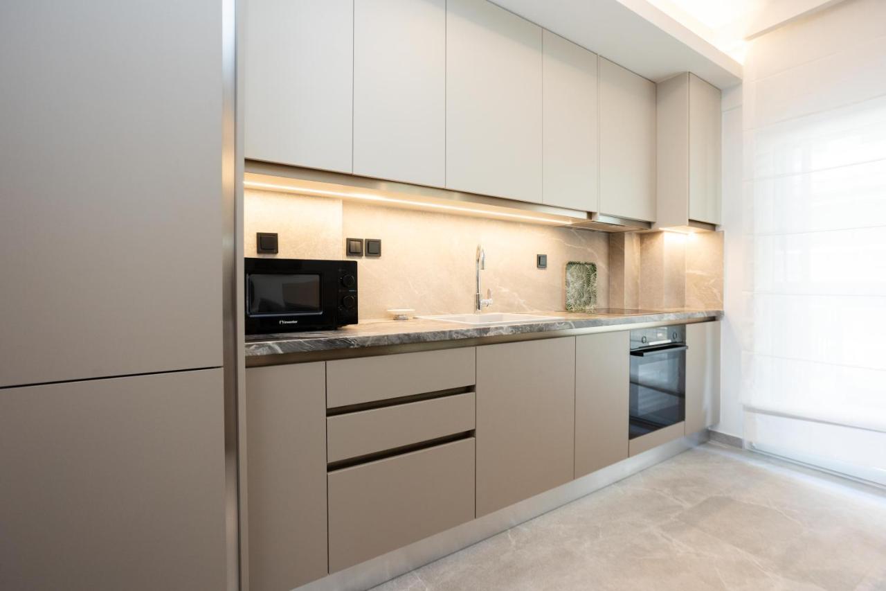 Elegance Apartment 2 Bedroom Suites เทสซาโลนิกิ ภายนอก รูปภาพ
