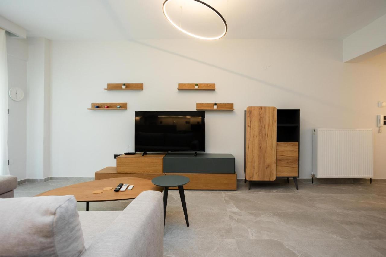 Elegance Apartment 2 Bedroom Suites เทสซาโลนิกิ ภายนอก รูปภาพ