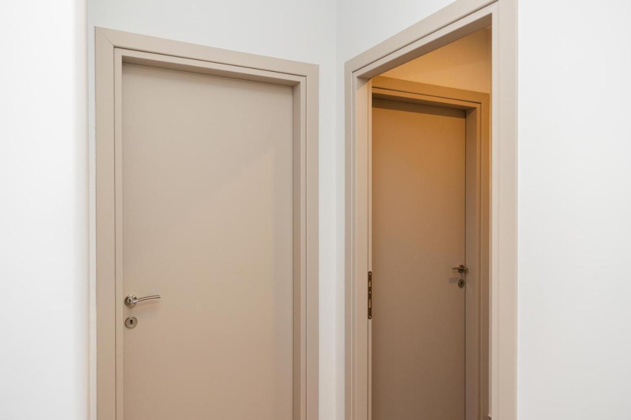 Elegance Apartment 2 Bedroom Suites เทสซาโลนิกิ ภายนอก รูปภาพ