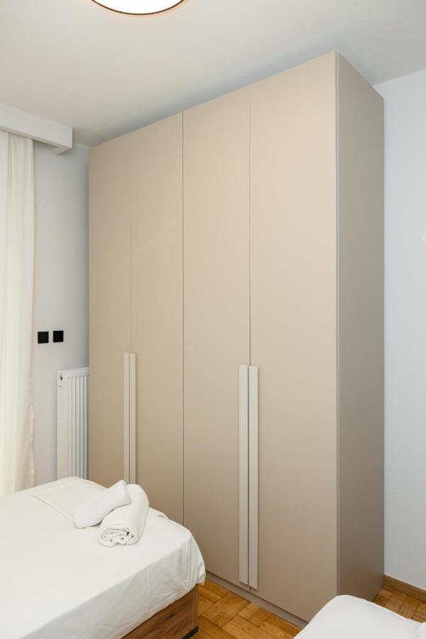 Elegance Apartment 2 Bedroom Suites เทสซาโลนิกิ ภายนอก รูปภาพ