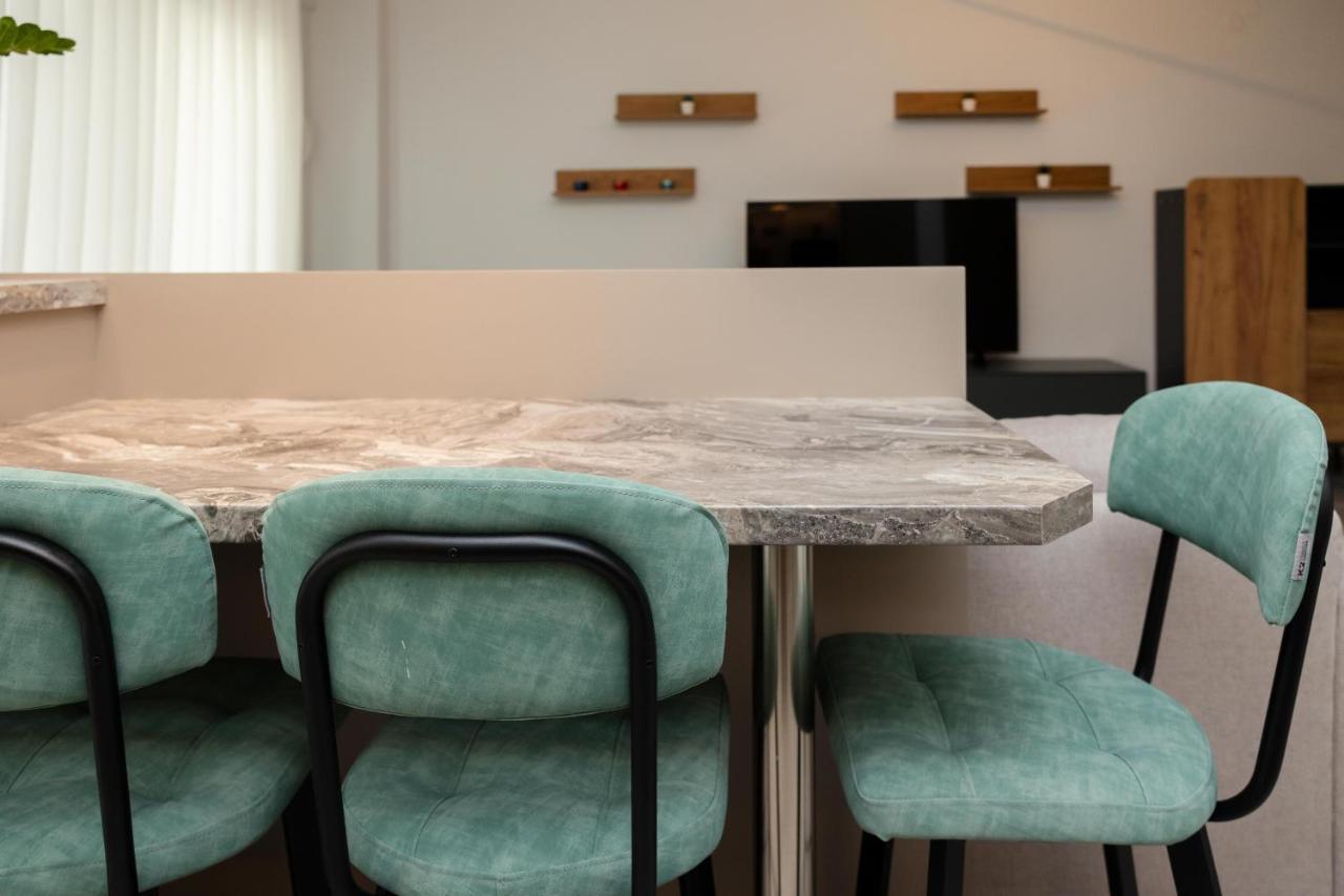 Elegance Apartment 2 Bedroom Suites เทสซาโลนิกิ ภายนอก รูปภาพ