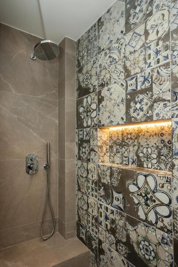 Elegance Apartment 2 Bedroom Suites เทสซาโลนิกิ ภายนอก รูปภาพ
