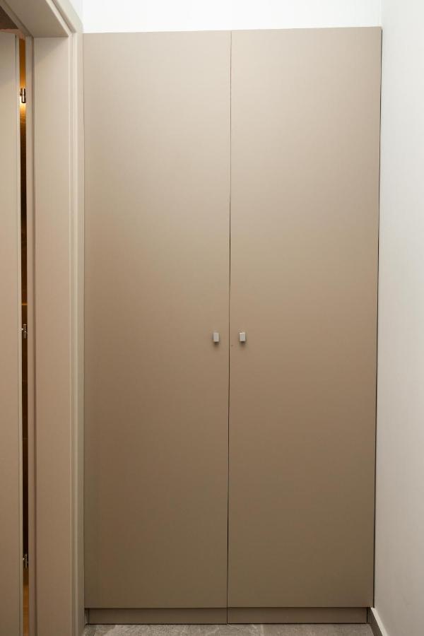Elegance Apartment 2 Bedroom Suites เทสซาโลนิกิ ภายนอก รูปภาพ