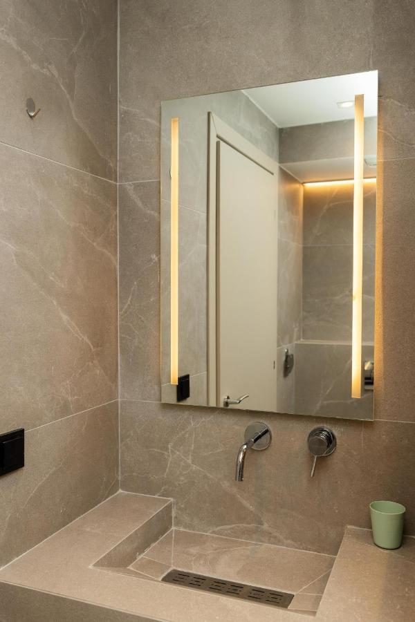 Elegance Apartment 2 Bedroom Suites เทสซาโลนิกิ ภายนอก รูปภาพ
